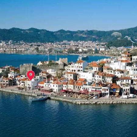 Port Mansion מרמריס