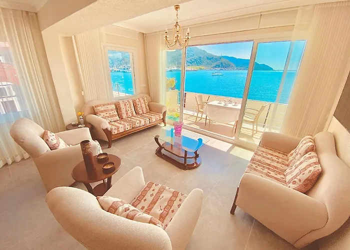 Port Mansion מרמריס