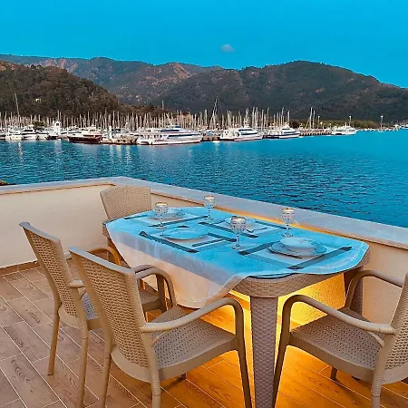 Апартаменты Port Mansion