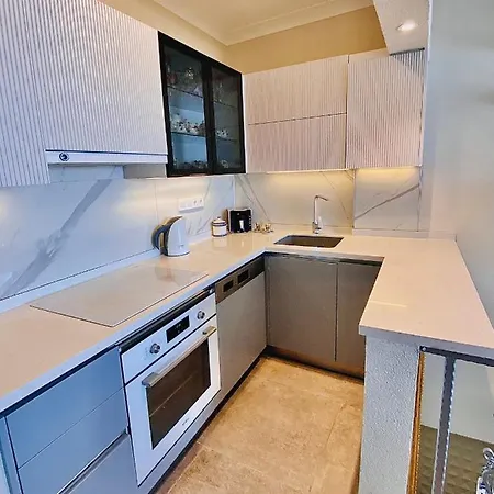Port Mansion Апартаменты *